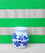 LCV28 (vase with designs)