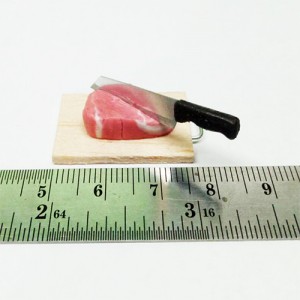 BUTK5 (pork on a chop board)