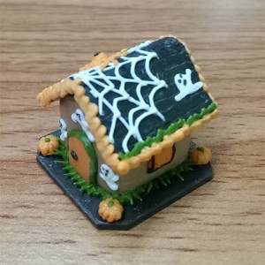 GBHH10 (gingerbread house)