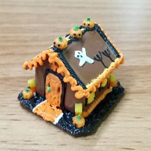 GBHH6 (gingerbread house)