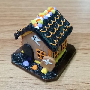GBHH8 (gingerbread house)