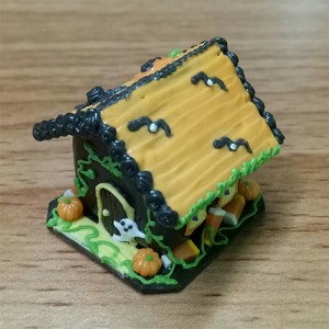 GBHH9 (gingerbread house)
